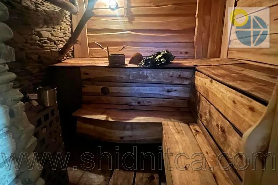 Східниця Чани на озері.